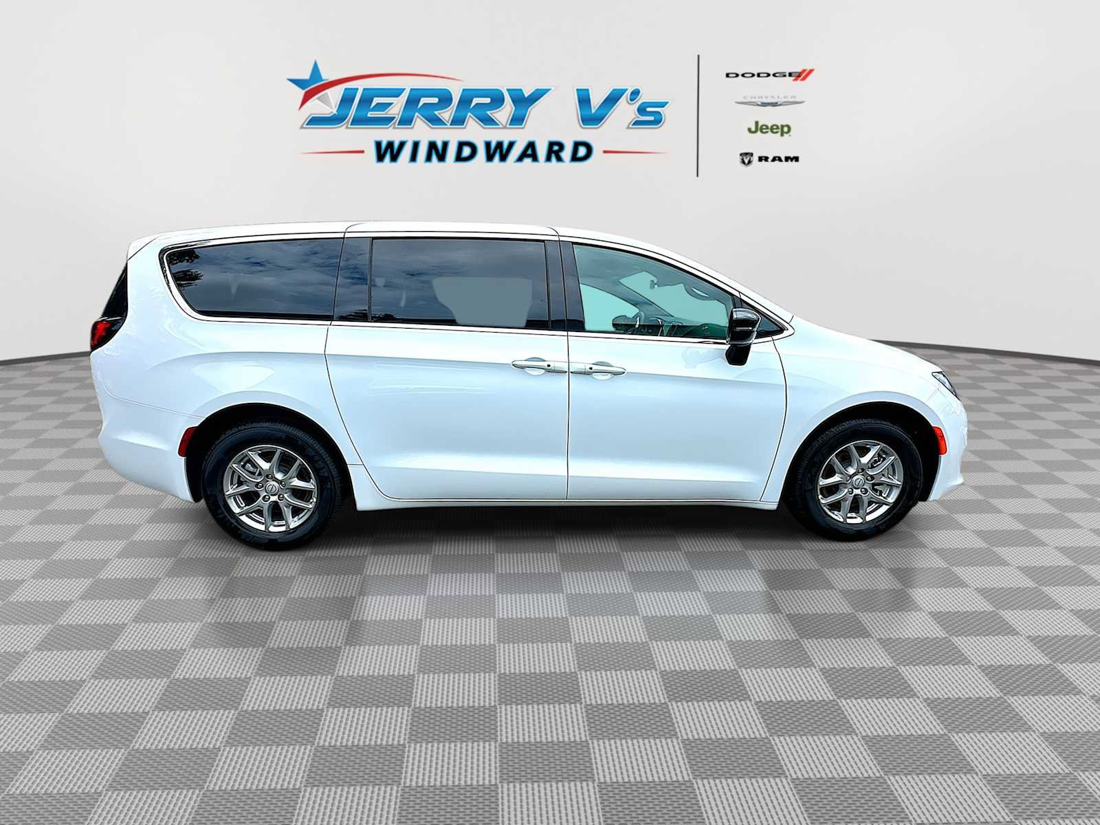 New 2026 Chrysler Voyager LX image 9