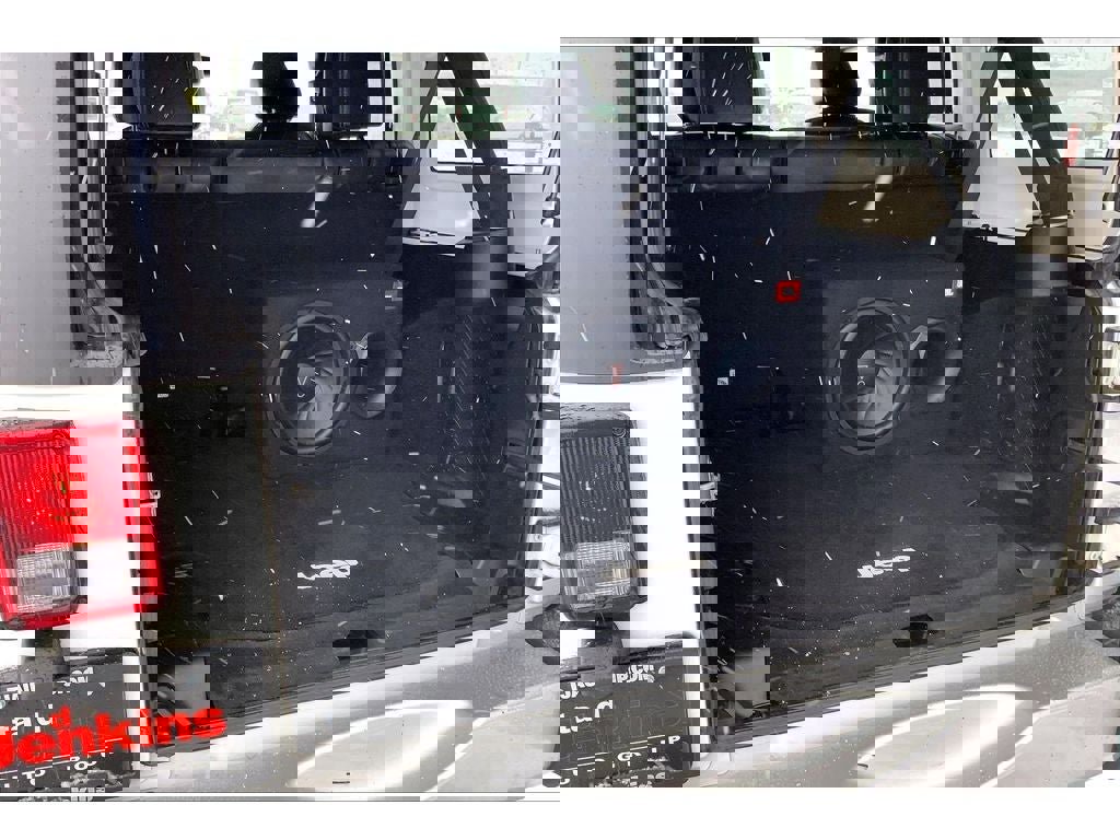 Used 2017 Jeep Wrangler Unlimited Sahara w/ LED Lighting Group image 10