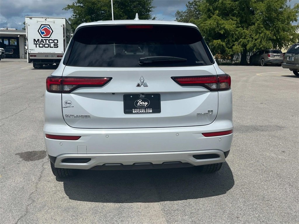 New 2025 Mitsubishi Outlander SE image 4