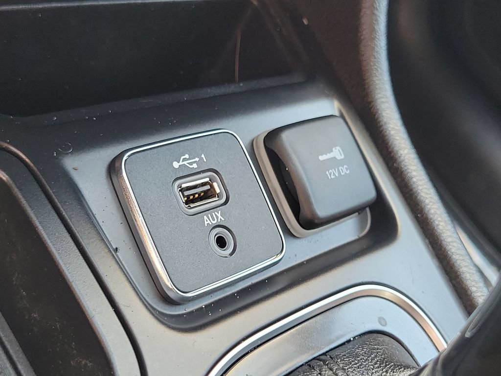 Used 2020 Jeep Cherokee Latitude Plus FWD image 33