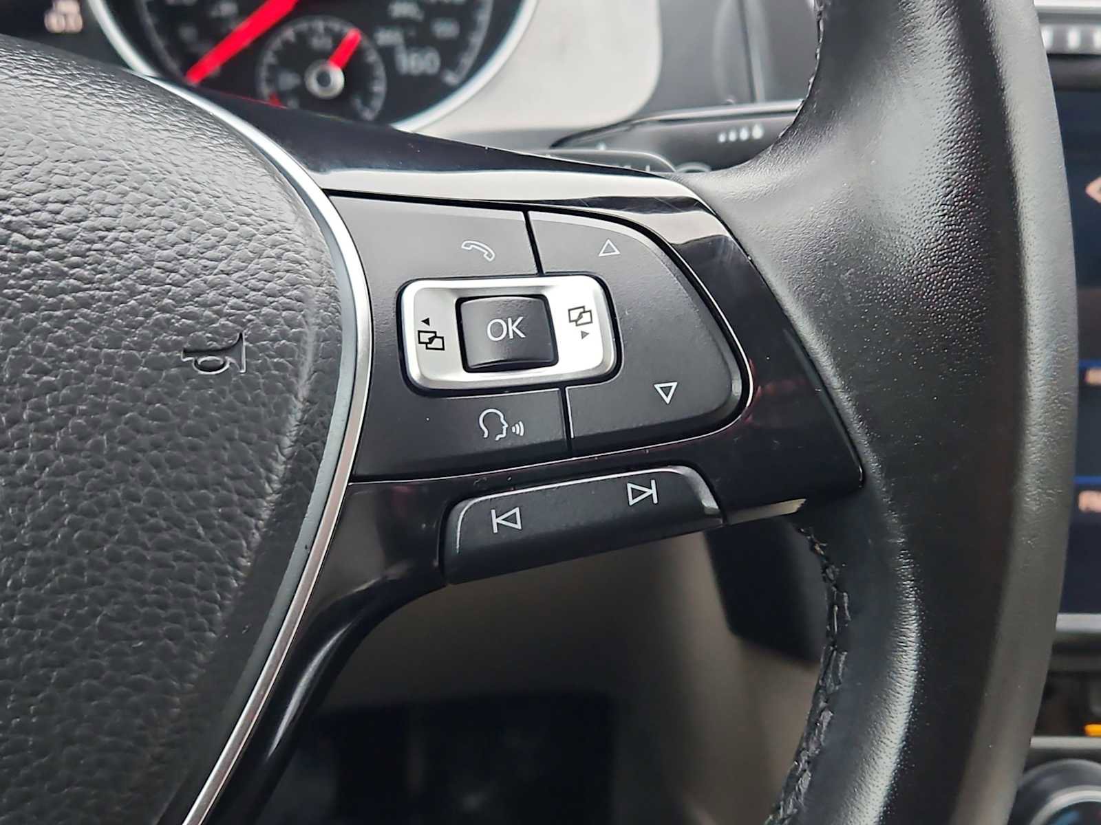 Used 2018 Volkswagen Golf SE image 24