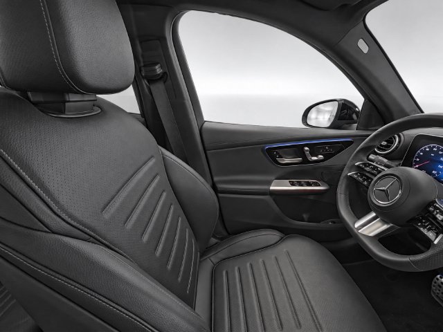 Used 2024 Mercedes-Benz GLC 300 4MATIC image 17