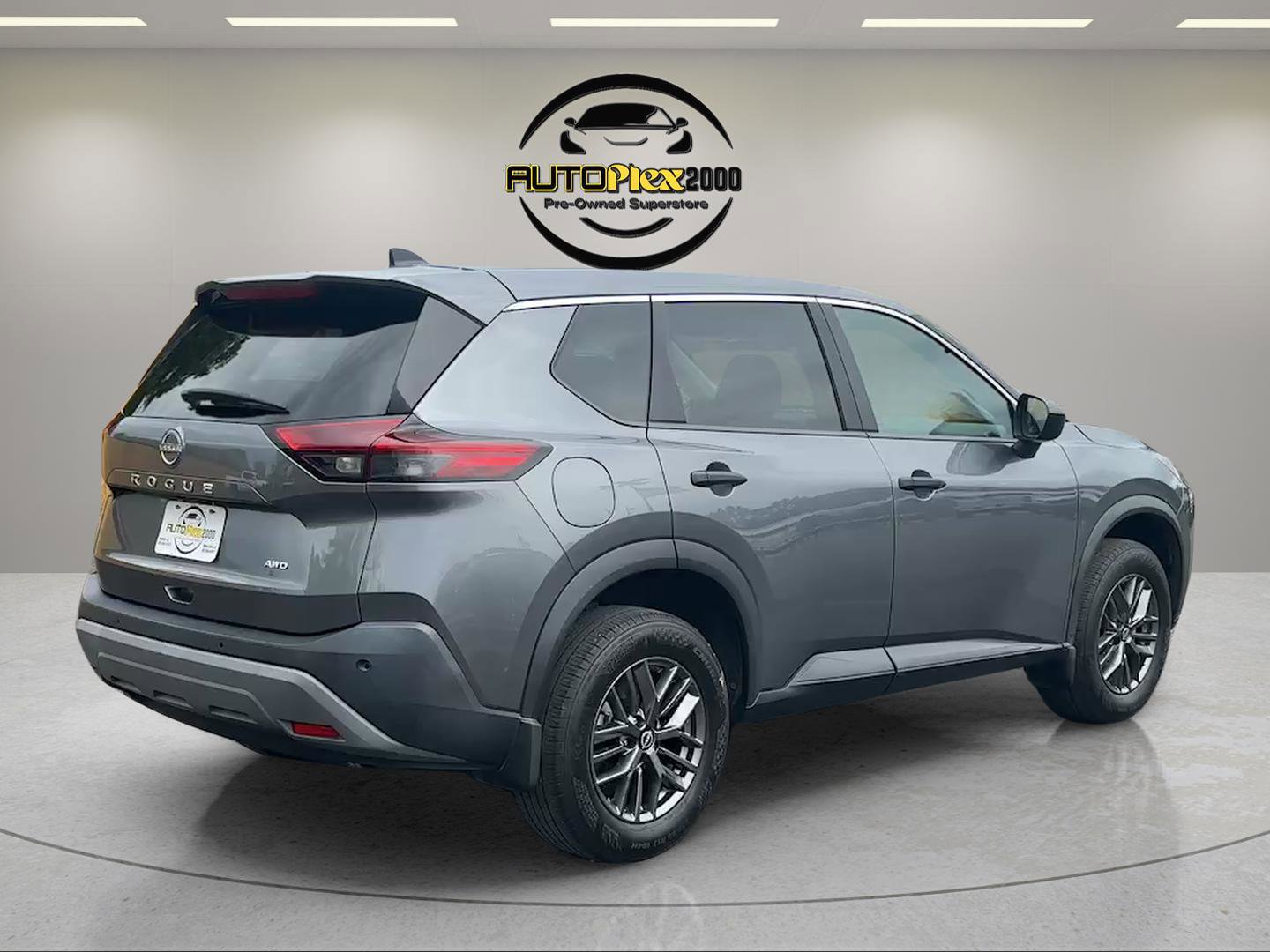 Used 2023 Nissan Rogue S AWD/4WD image 7
