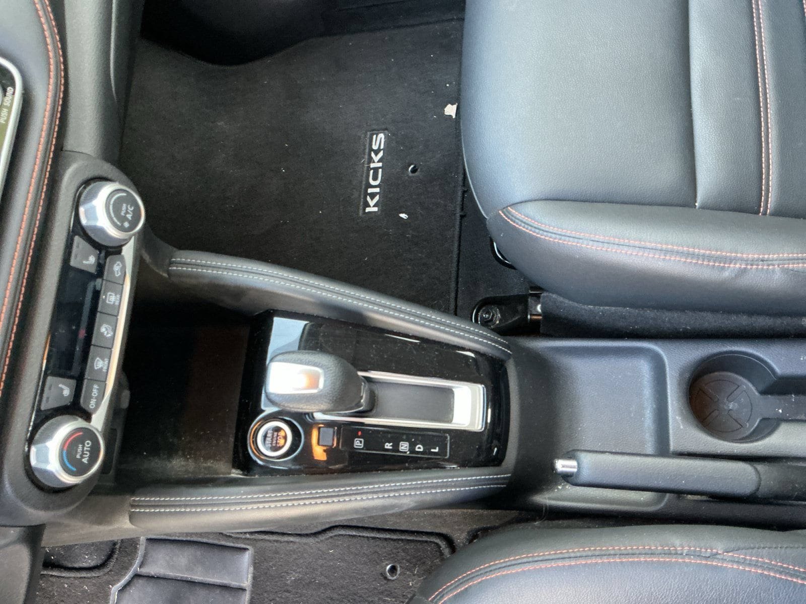 Used 2019 Nissan Kicks SR w/ SR Premium Package FWD image 11