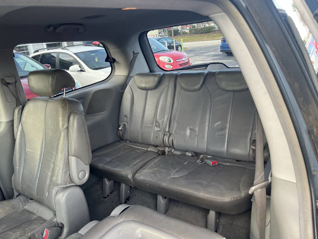 Used 2007 Hyundai Entourage Limited image 11