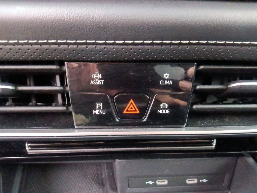 Used 2024 Volkswagen Atlas SE image 26