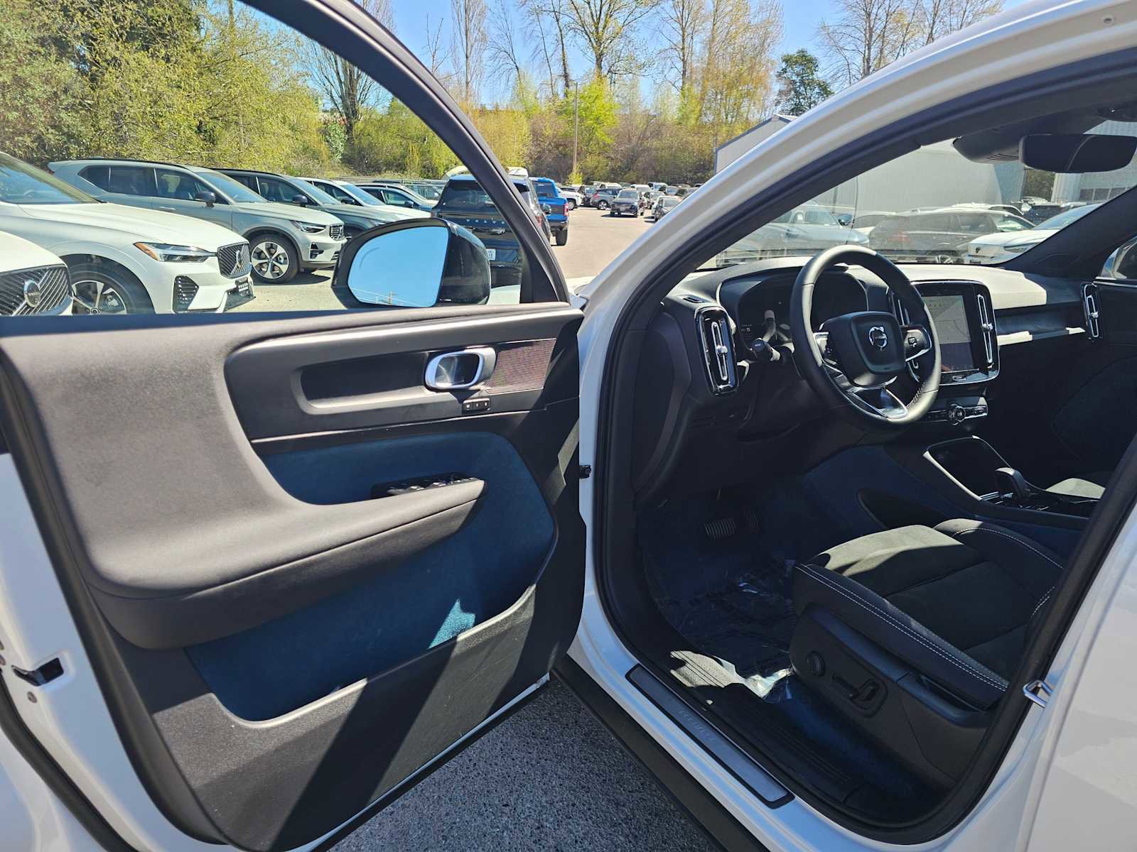 Certified 2023 Volvo C40 P8 Recharge Plus w/ Climate Package image 20