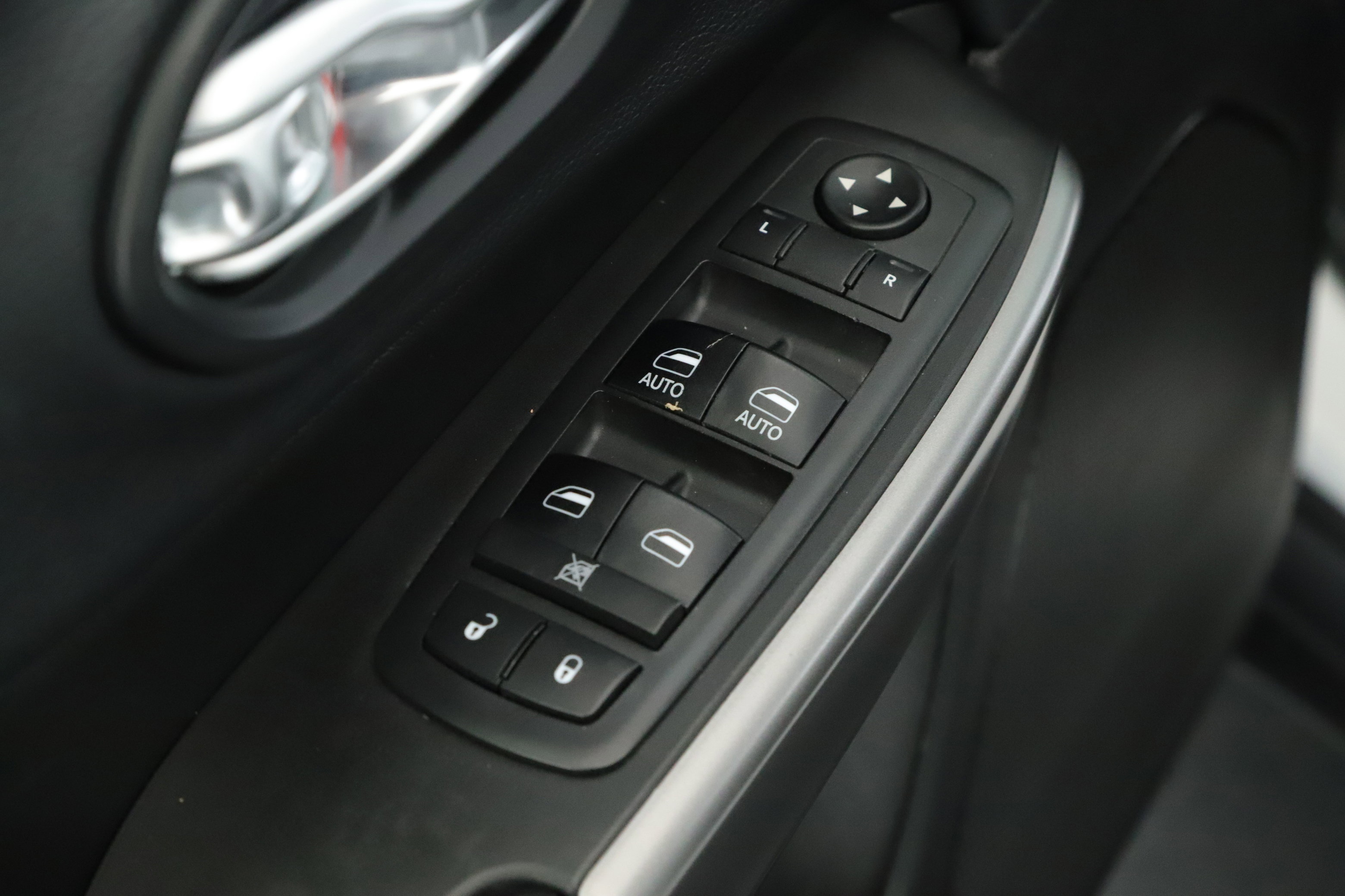 Used 2019 Jeep Cherokee Latitude Plus image 6