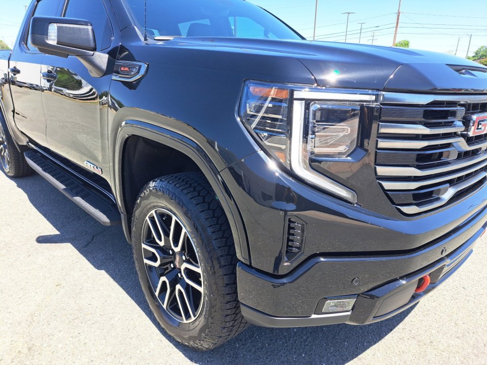 Certified 2025 GMC Sierra 1500 AT4 w/ AT4 Premium Package AWD/4WD image 16
