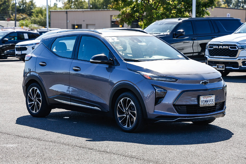 Used 2022 Chevrolet Bolt EUV Premier w/ Sun & Sound Package FWD image 5