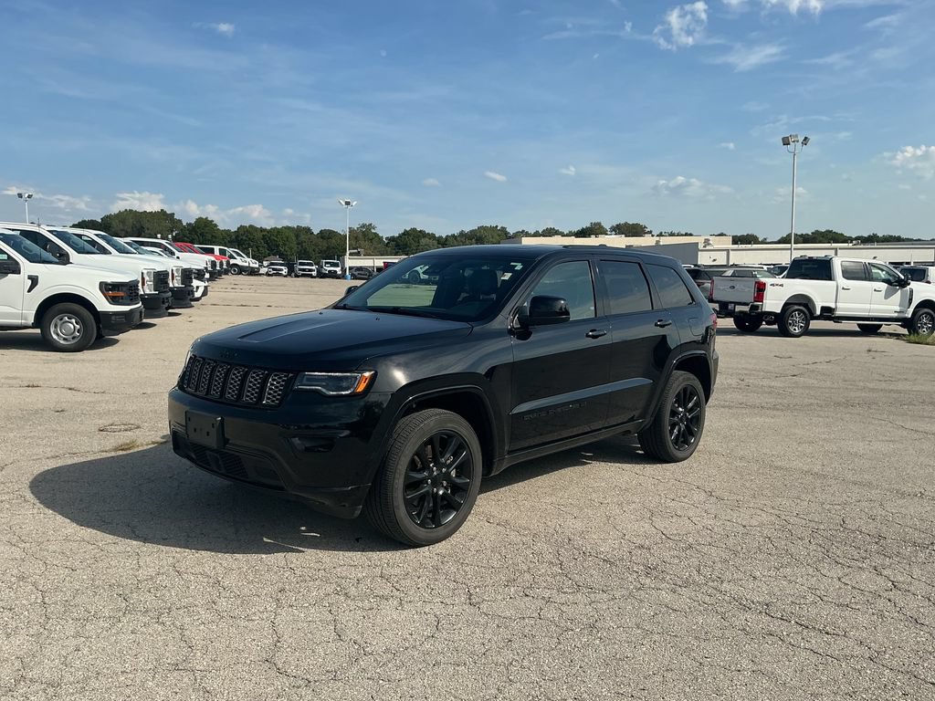 Used 2022 Jeep Grand Cherokee Laredo X AWD/4WD image 1