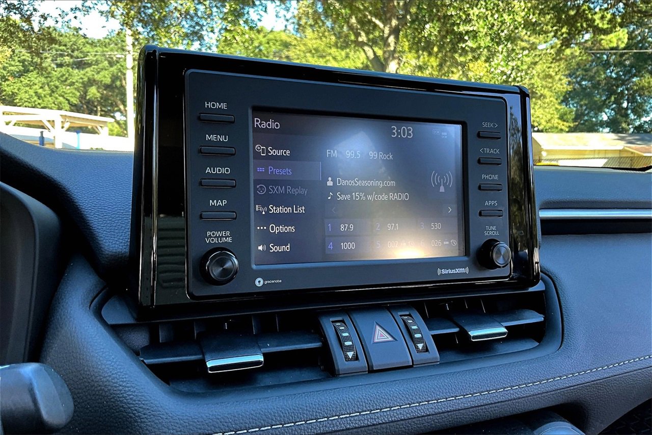 Used 2022 Toyota RAV4 XLE Premium image 13