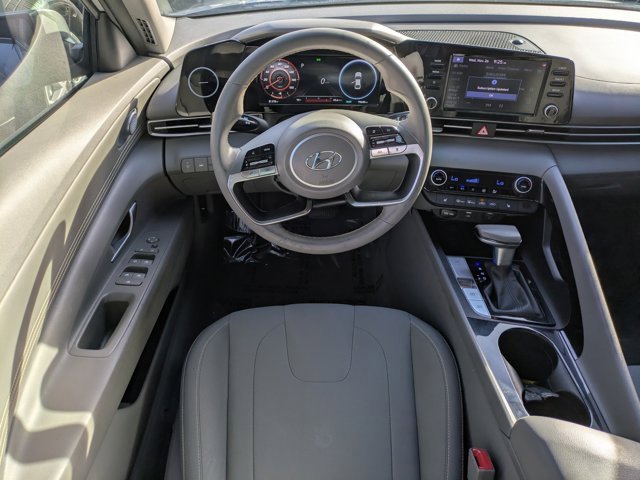 Used 2022 Hyundai Elantra SEL w/ Convenience + Premium Package image 12