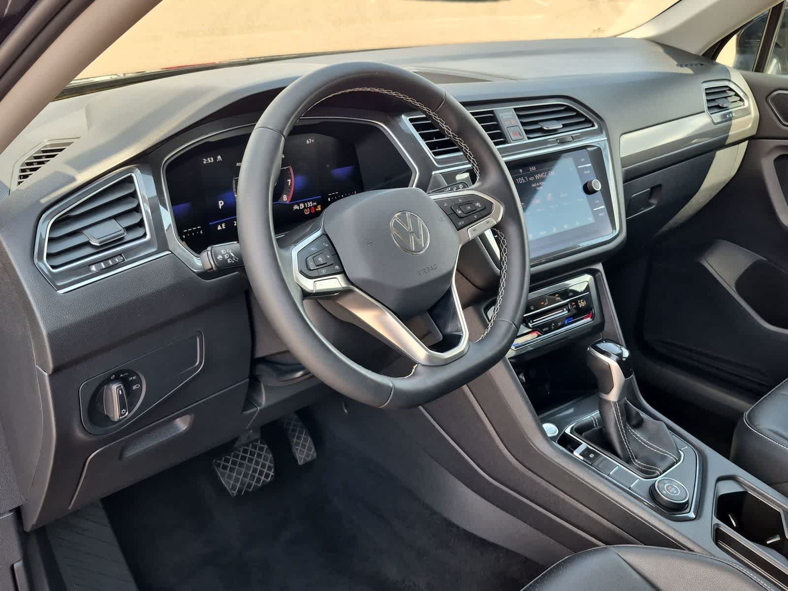 Used 2023 Volkswagen Tiguan SE AWD/4WD image 2