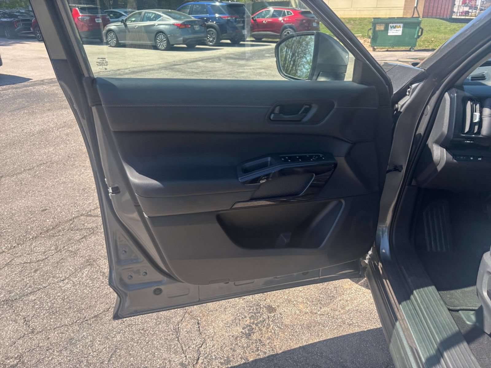 Used 2025 Nissan Pathfinder SV FWD image 18