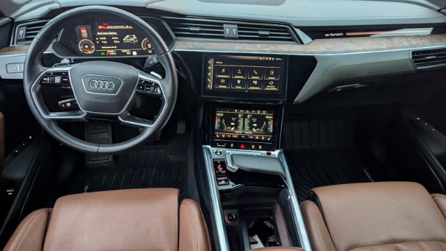 Used 2021 Audi e-tron Prestige image 23