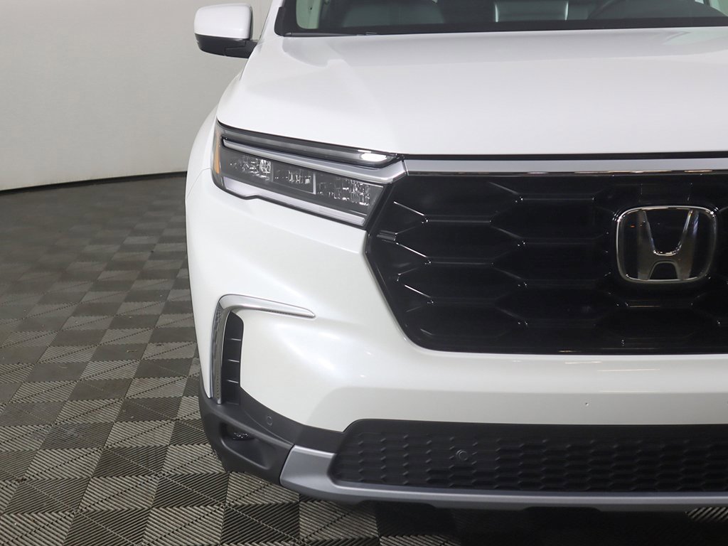 New 2025 Honda Pilot Touring image 12