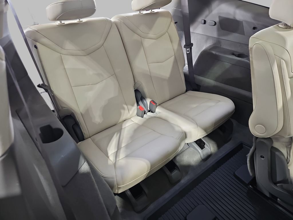 Certified 2021 Cadillac XT6 Premium Luxury w/ LPO, ONYX Package image 15