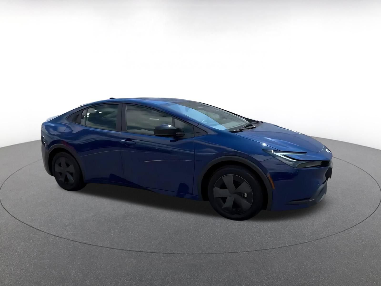 Used 2025 Toyota Prius LE FWD image 2