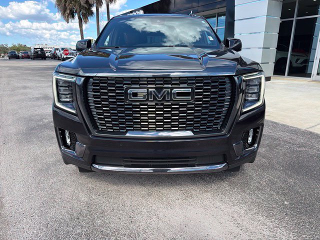 Used 2024 GMC Yukon Denali Ultimate AWD/4WD image 3