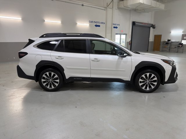 Used 2025 Subaru Outback Limited AWD/4WD image 10