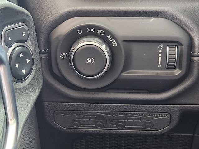 New 2026 Jeep Wrangler Unlimited Sahara AWD/4WD image 19