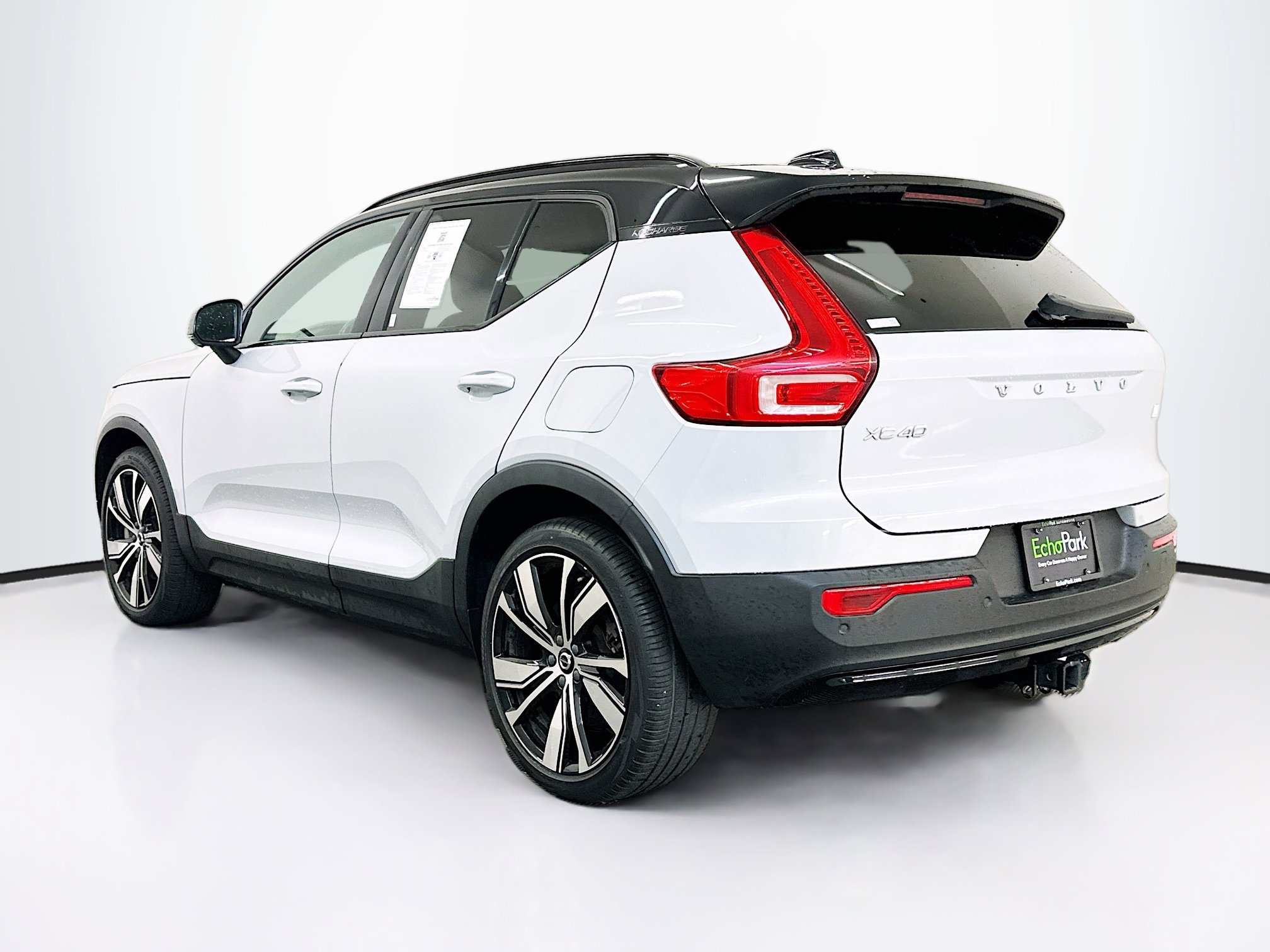 Used 2021 Volvo XC40 P8 Recharge image 5