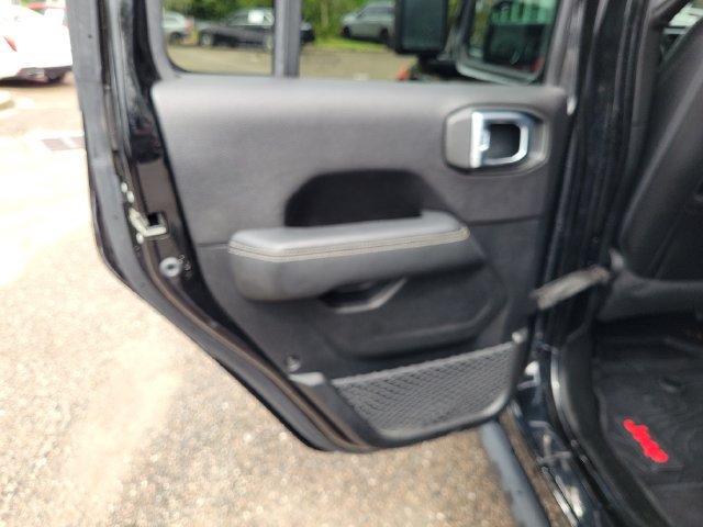 Used 2019 Jeep Wrangler Unlimited Sahara w/ Uconnect 4C Nav & Sound Group AWD/4WD image 14