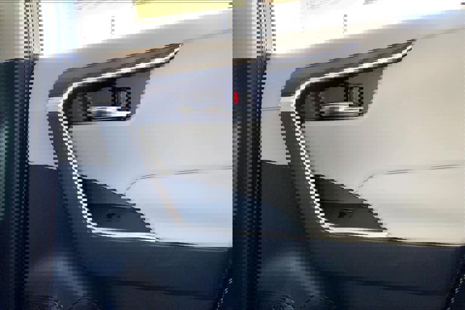 Used 2021 Toyota RAV4 XLE w/ Convenience Package AWD/4WD image 36