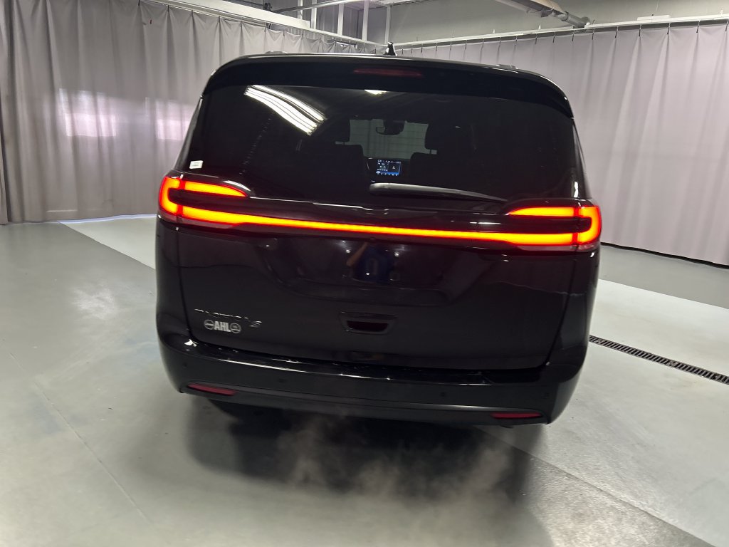 Used 2026 Chrysler Pacifica Select w/ S Appearance Package FWD image 6