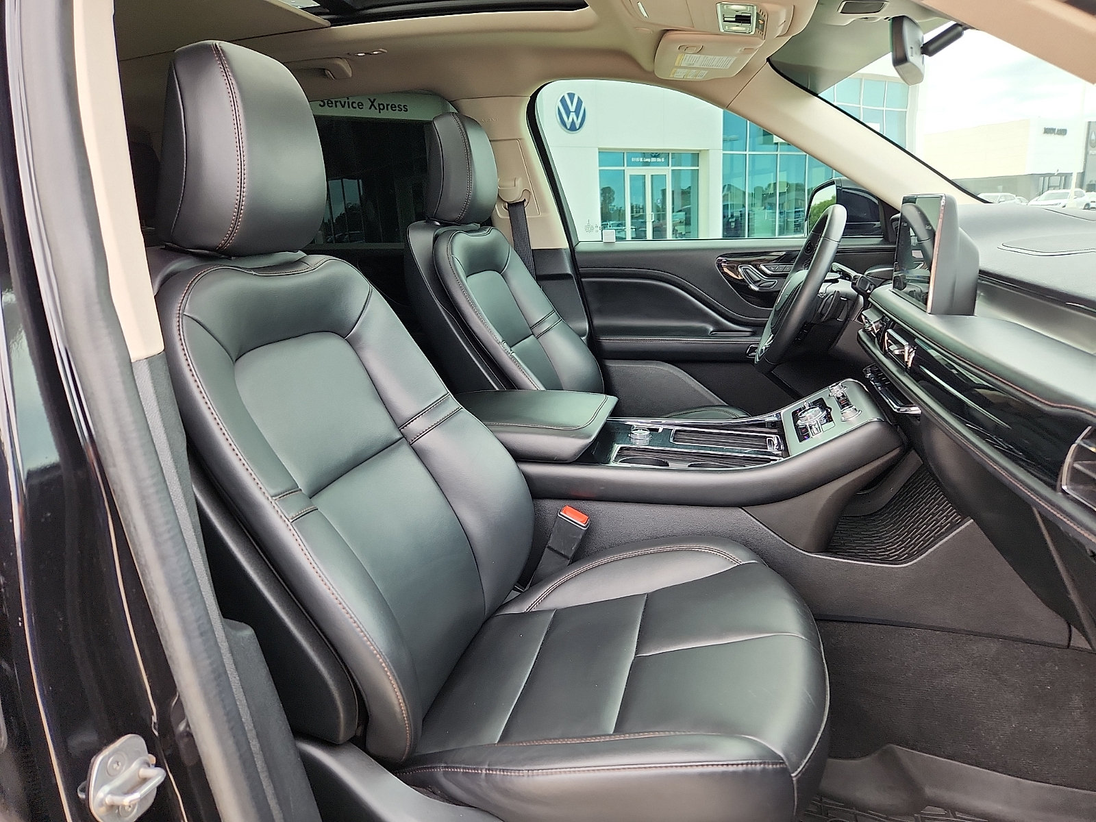 Used 2023 Lincoln Aviator 2WD w/ Premium Package image 15