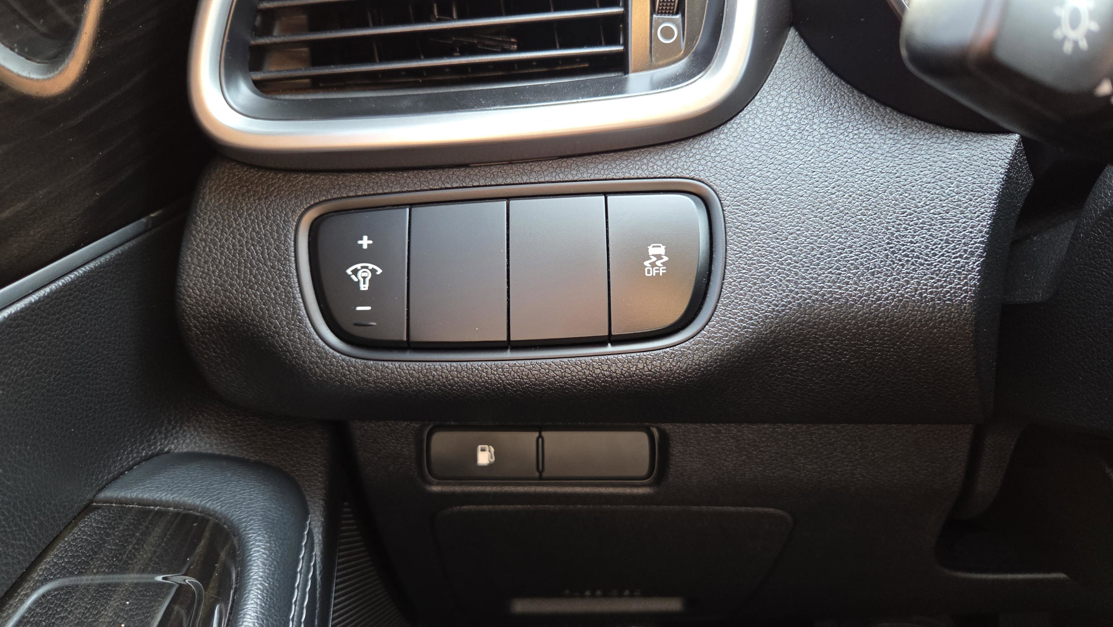 Used 2020 Kia Sorento LX image 24