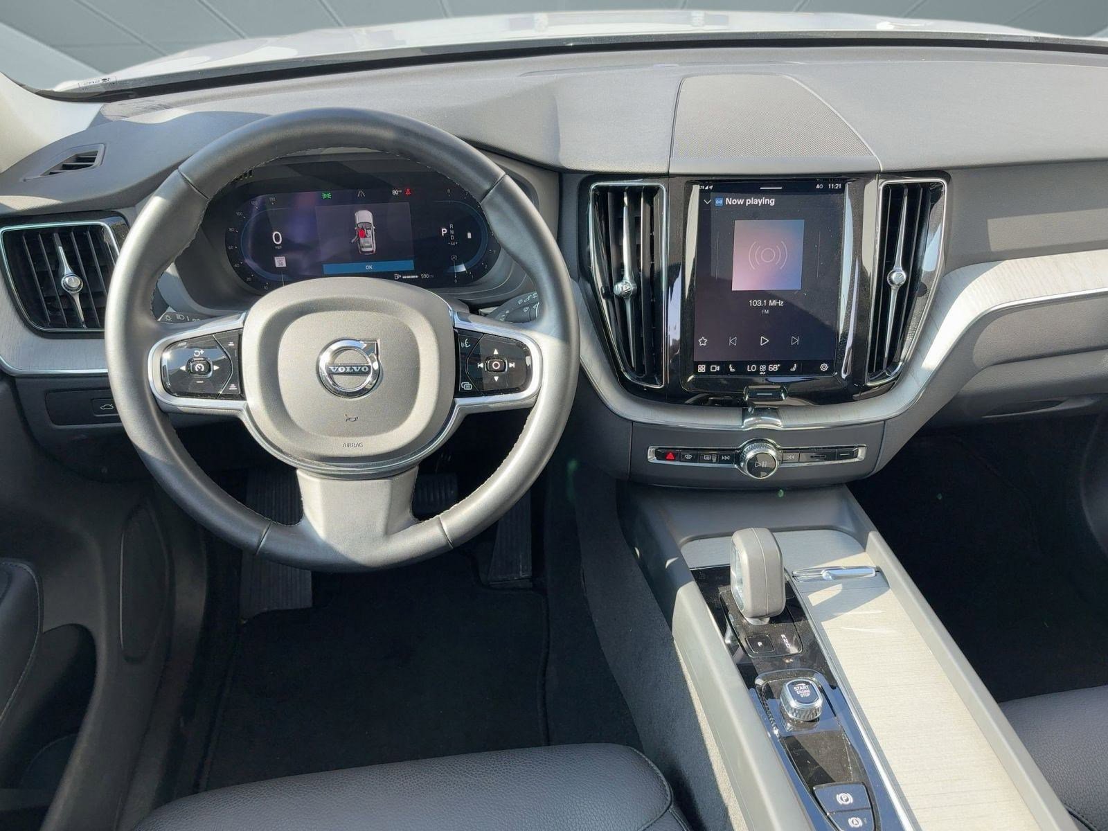 Certified 2025 Volvo XC60 B5 Plus image 28