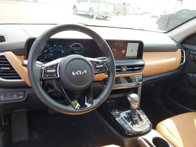 Used 2025 Kia Seltos EX w/ EX Sunroof Package AWD/4WD image 15