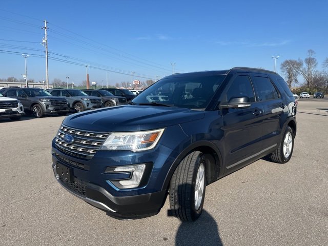 Used 2017 Ford Explorer XLT image 24