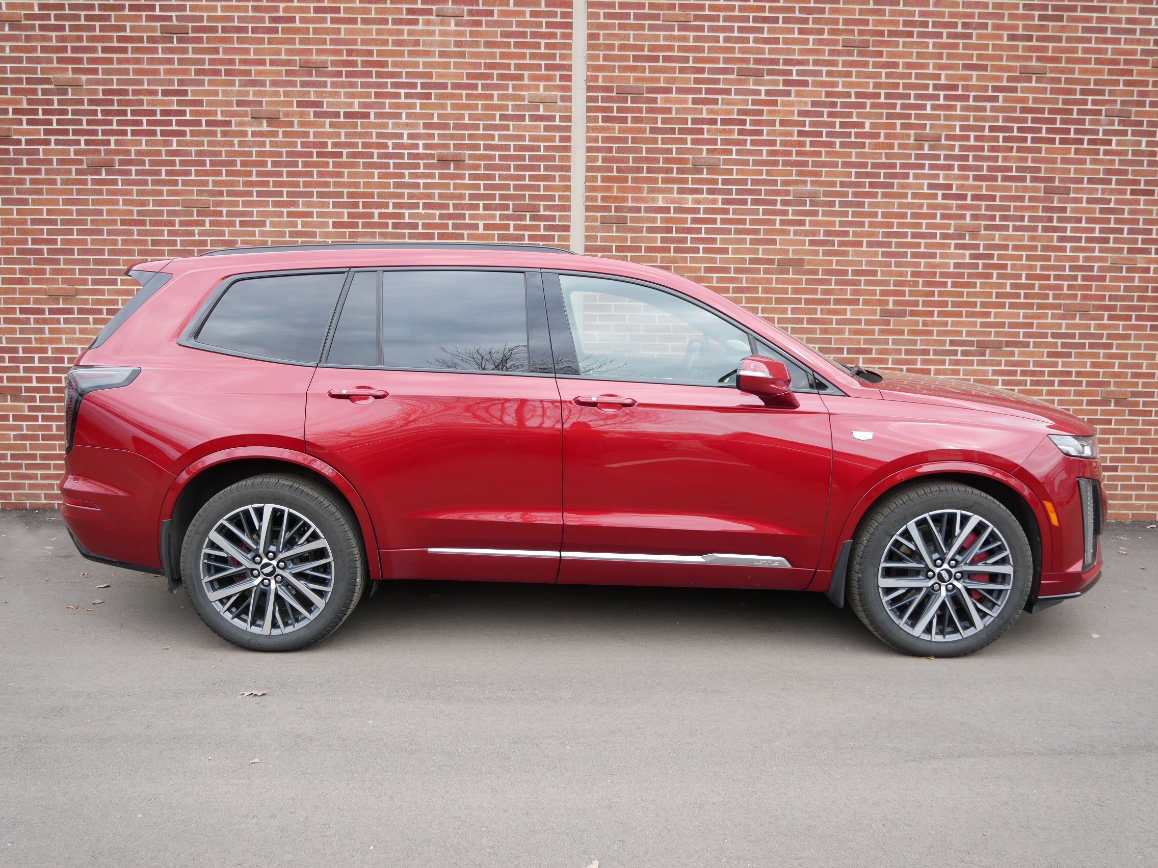 Certified 2023 Cadillac XT6 Sport w/ LPO, Floor Liner Package AWD/4WD image 26