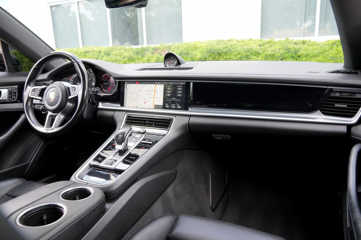 Used 2018 Porsche Panamera 4 AWD/4WD image 7