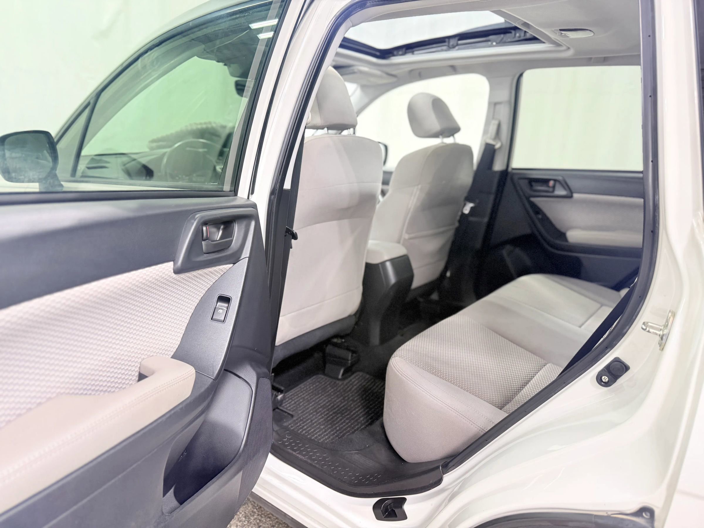 Used 2017 Subaru Forester 2.5i Premium image 33