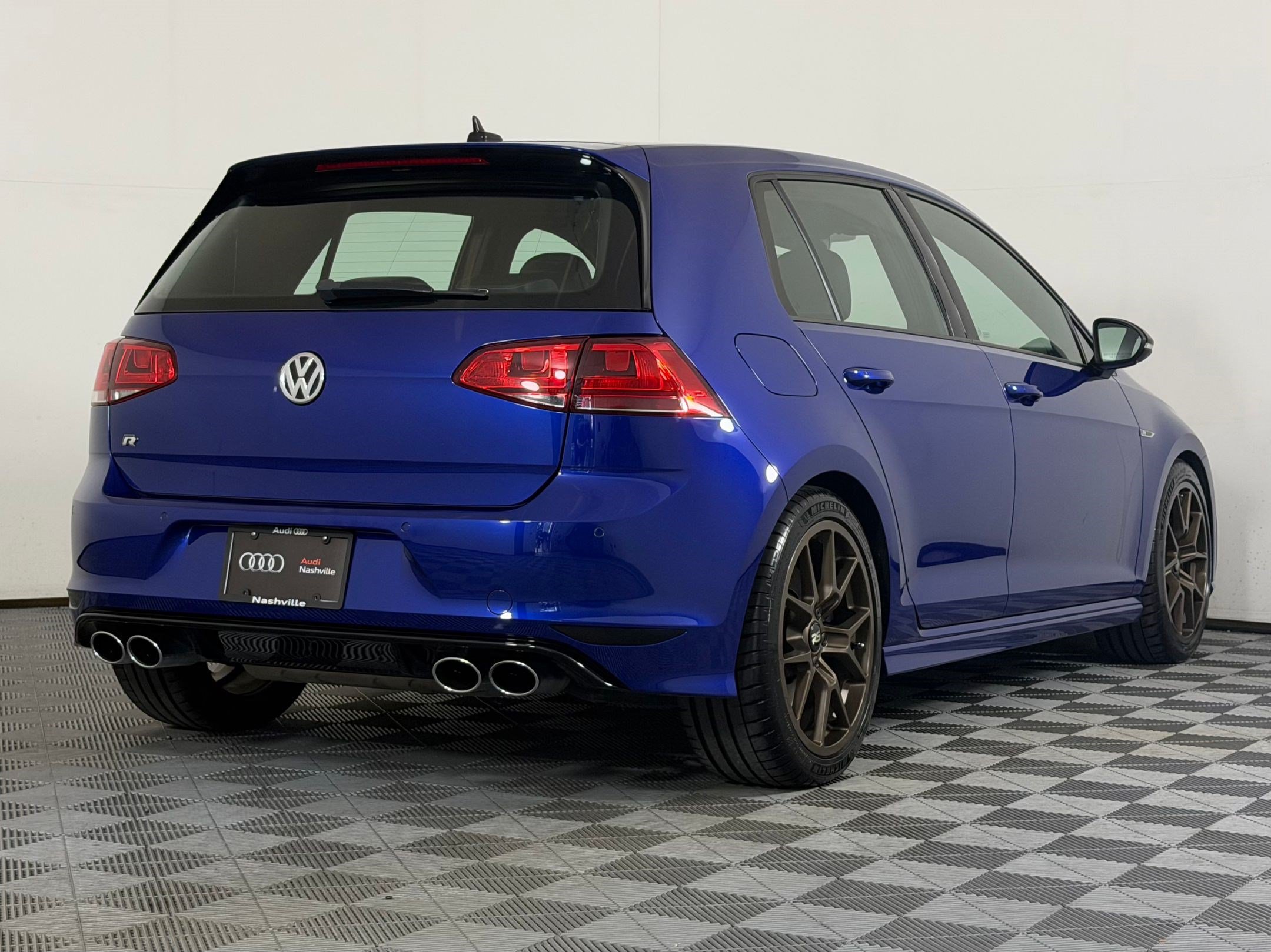 Used 2017 Volkswagen Golf R 4-Door AWD/4WD image 9