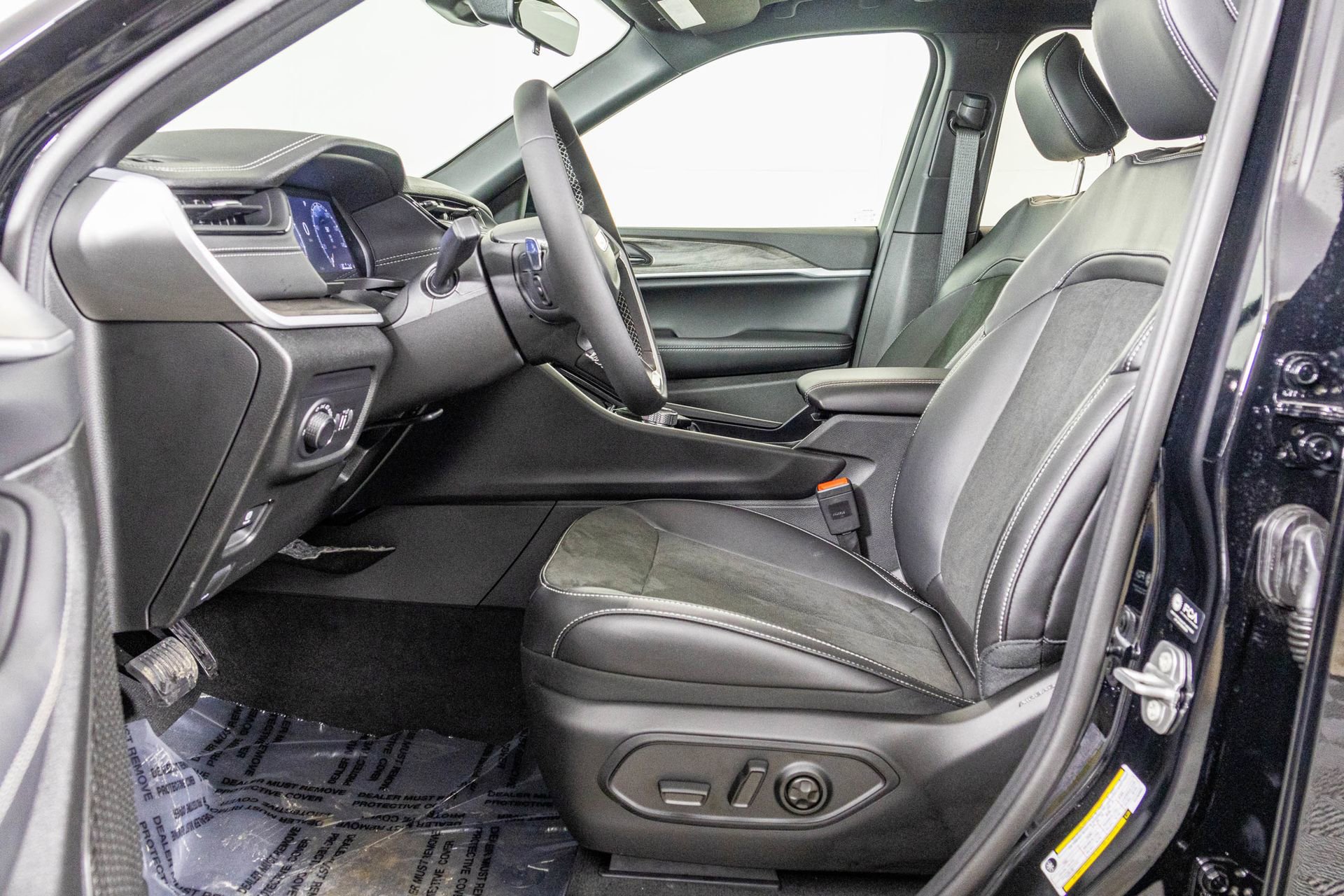 New 2026 Jeep Grand Cherokee Altitude image 25