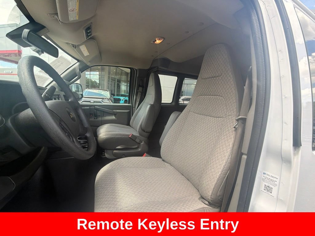 Used 2025 Chevrolet Express 3500 LT w/ LT Preferred Equipment Group RWD image 12