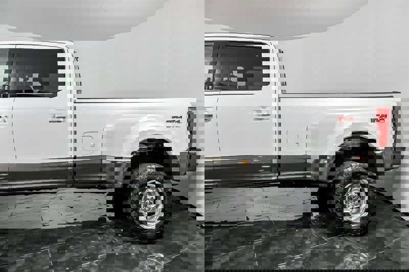 Used 2017 Ford F350 King Ranch w/ FX4 Off-Road Package AWD/4WD image 7