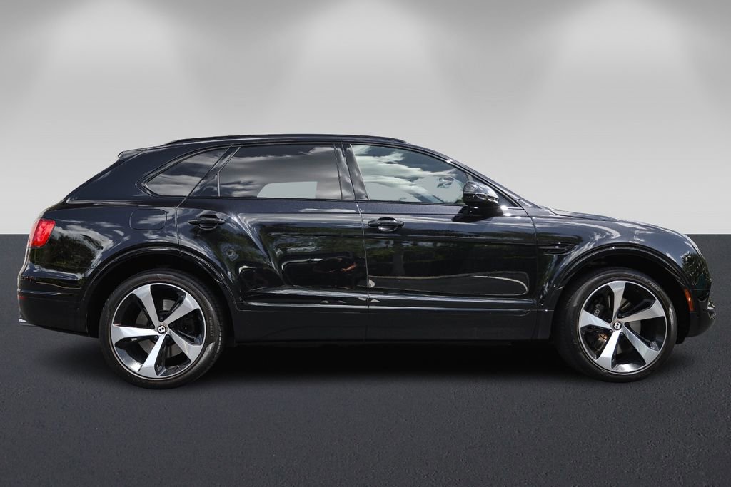 Used 2019 Bentley Bentayga image 2