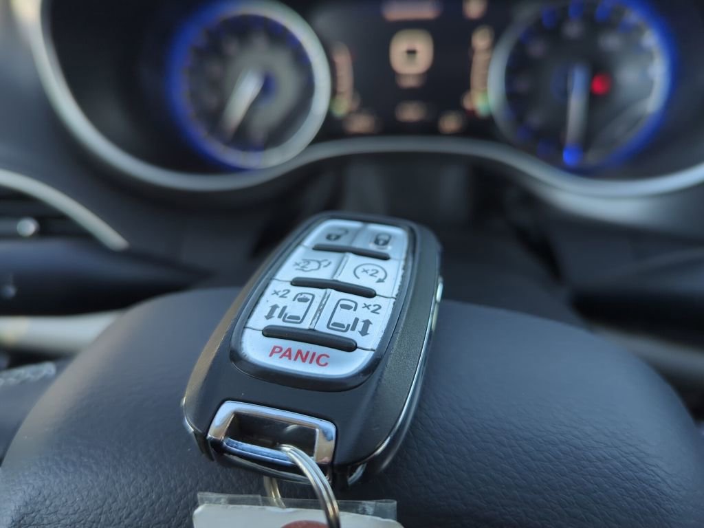 Used 2024 Chrysler Pacifica Touring-L image 29