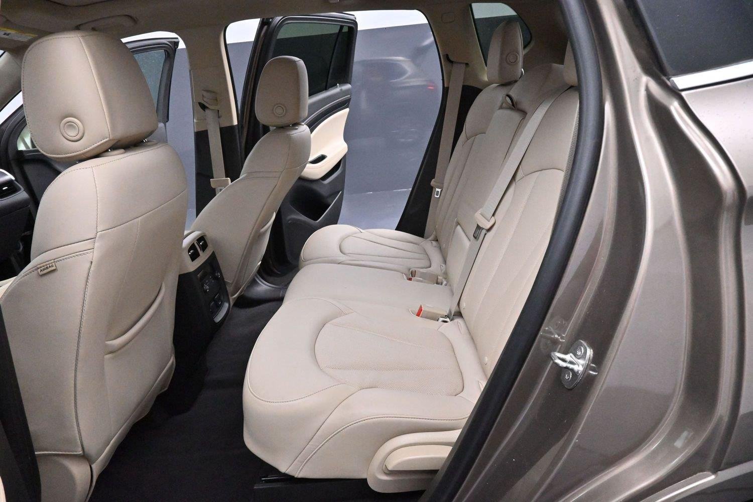 Used 2017 Buick Envision Essence FWD image 33