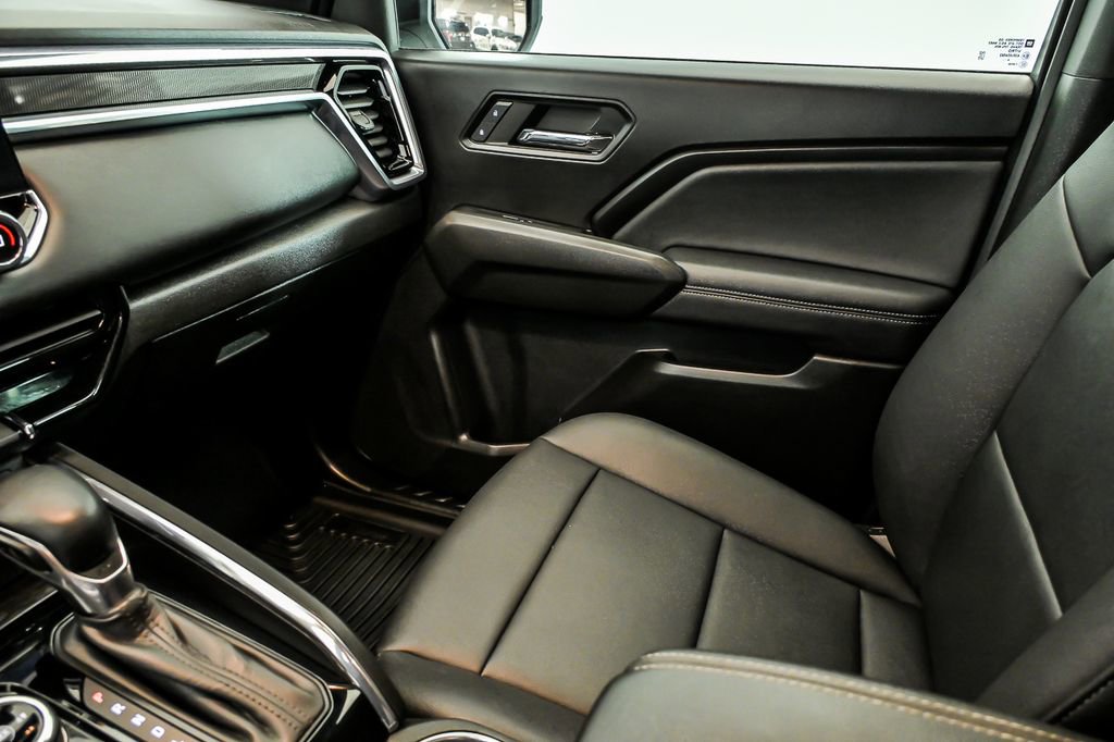 Used 2024 GMC Canyon Elevation w/ Elevation Premium Package AWD/4WD image 24