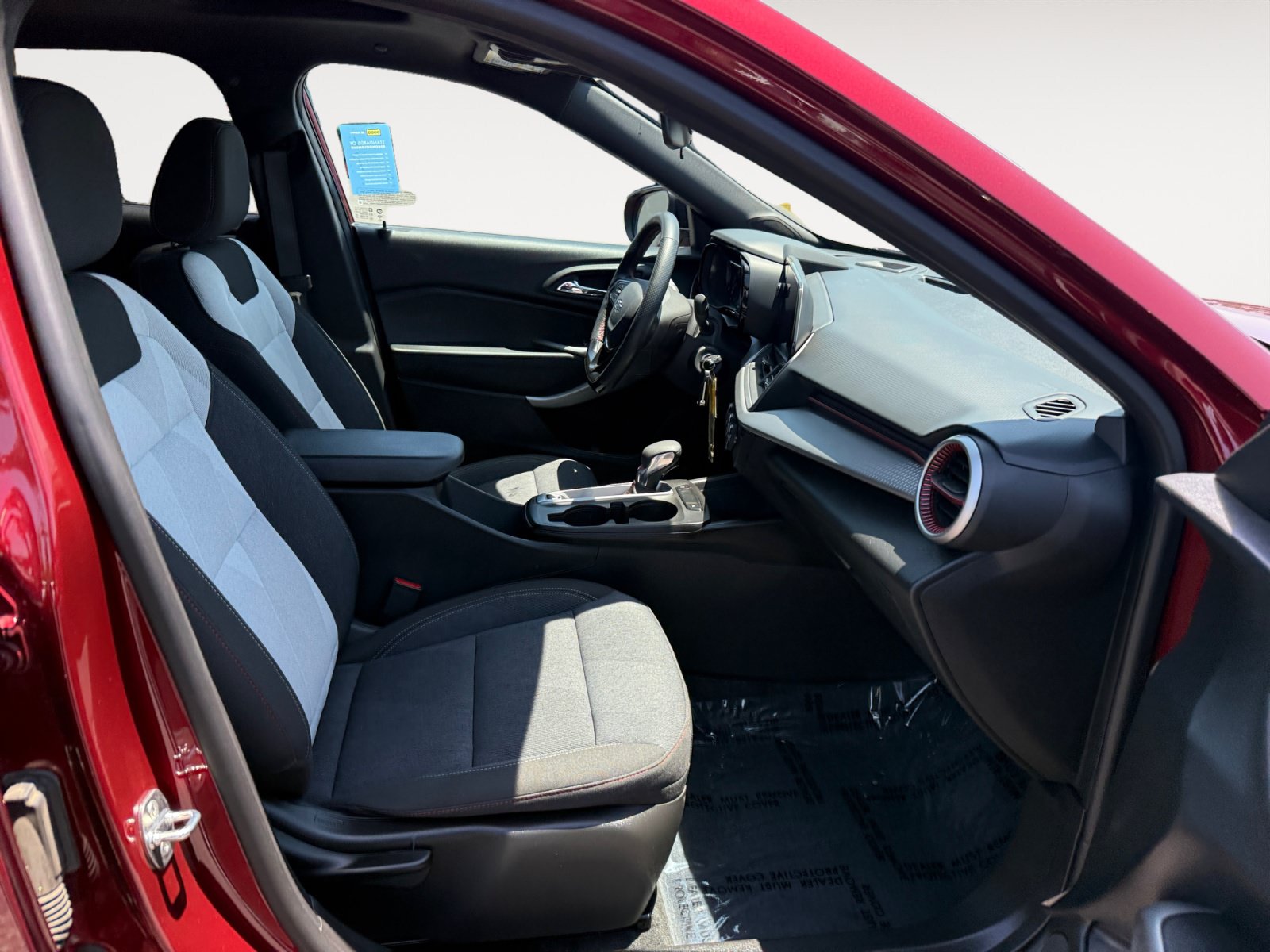 Used 2024 Chevrolet Trax RS w/ Sunroof Package FWD image 19