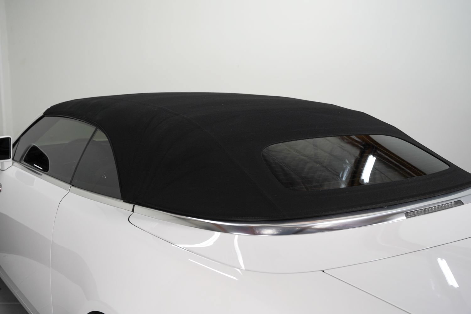 Used 2017 Rolls-Royce Dawn RWD image 21