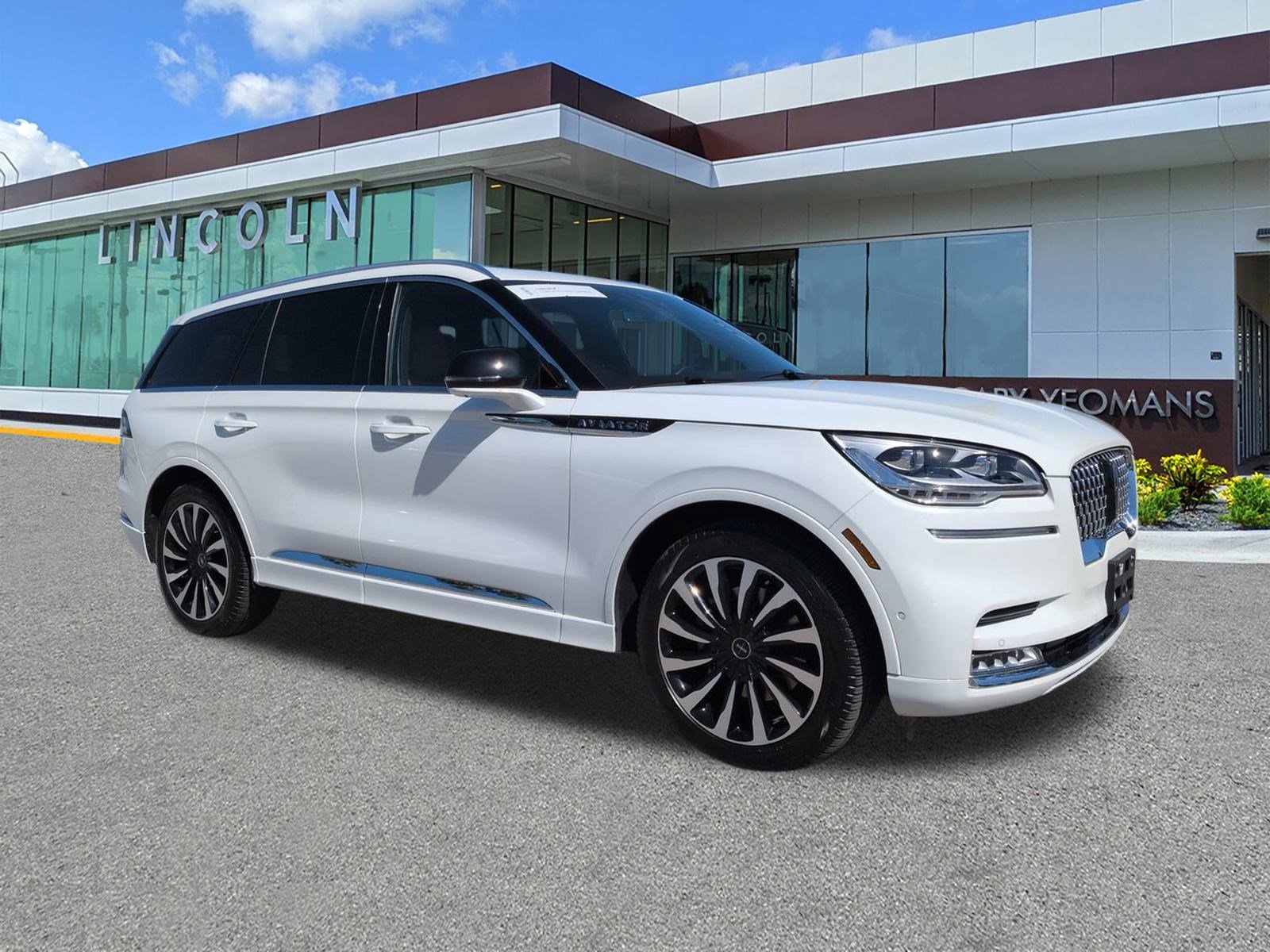 Certified 2023 Lincoln Aviator Black Label Grand Touring w/ Class IV Trailer Tow Package image 2