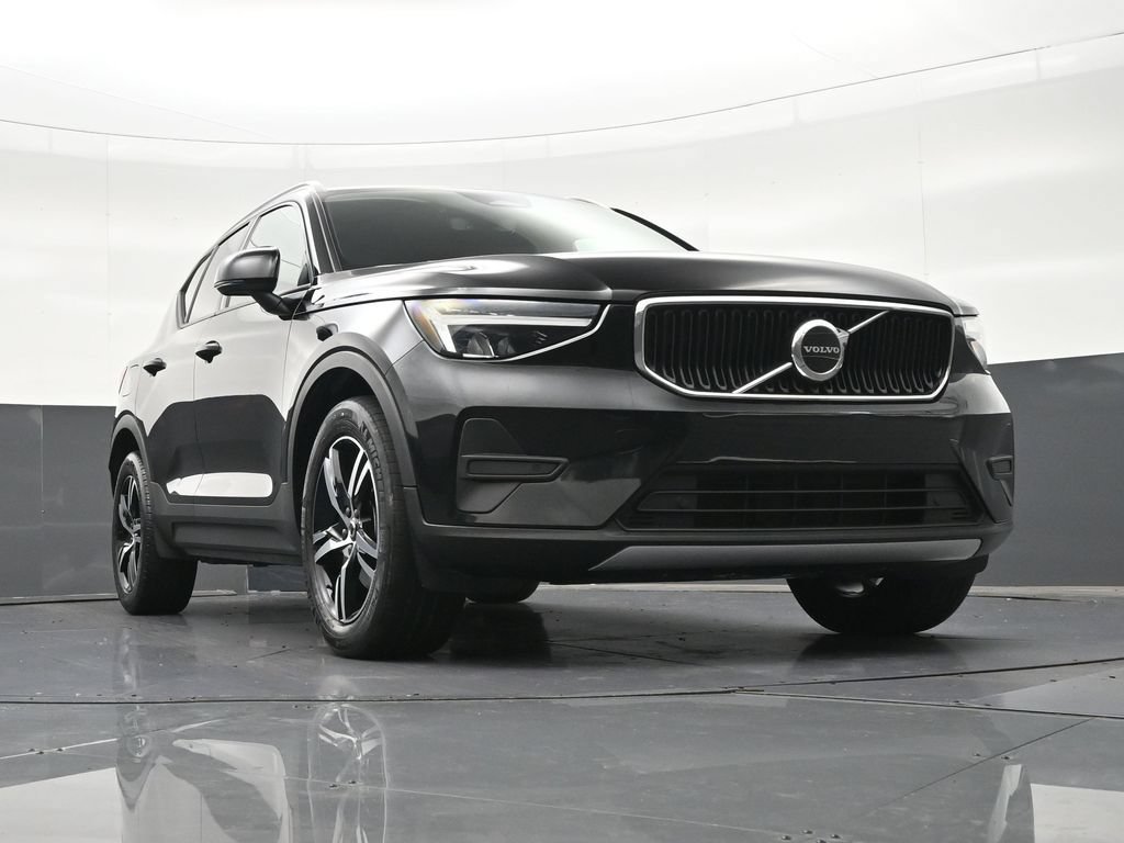 Used 2023 Volvo XC40 B4 Core FWD image 32